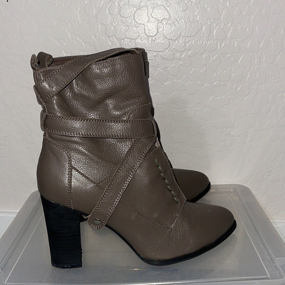 Catherine Malandarino ankle boots. Brand new. Greg color